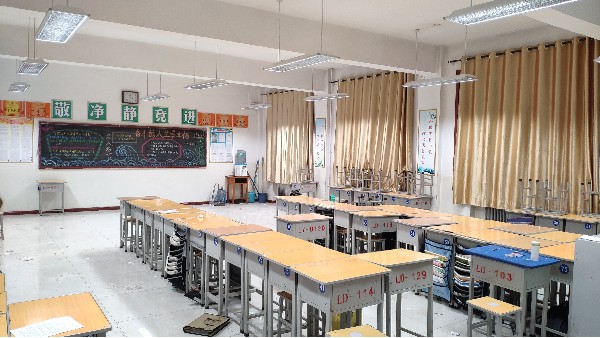 近視超6億上熱搜！教室照明改造只是“新燈換舊燈”？