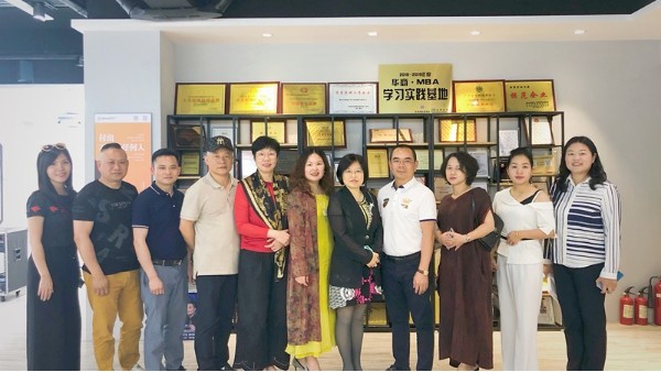熱烈歡迎華商EMBA順德分會企業(yè)家同學(xué)走進(jìn)華輝教育照明